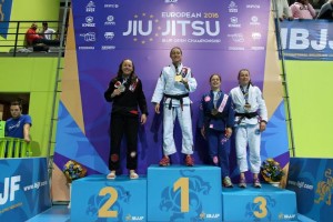 Karolina Zawodnik podium