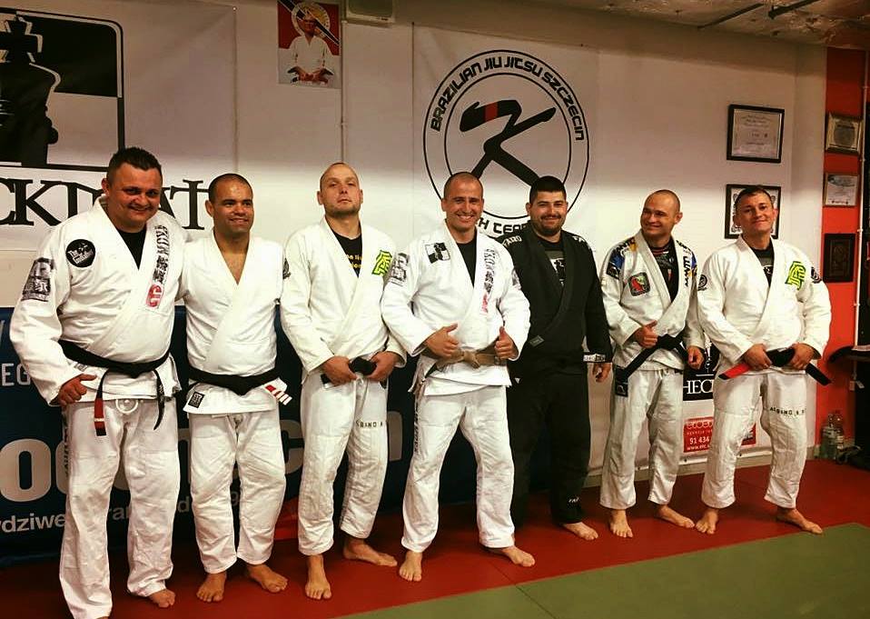 Checkmat czarne pasy